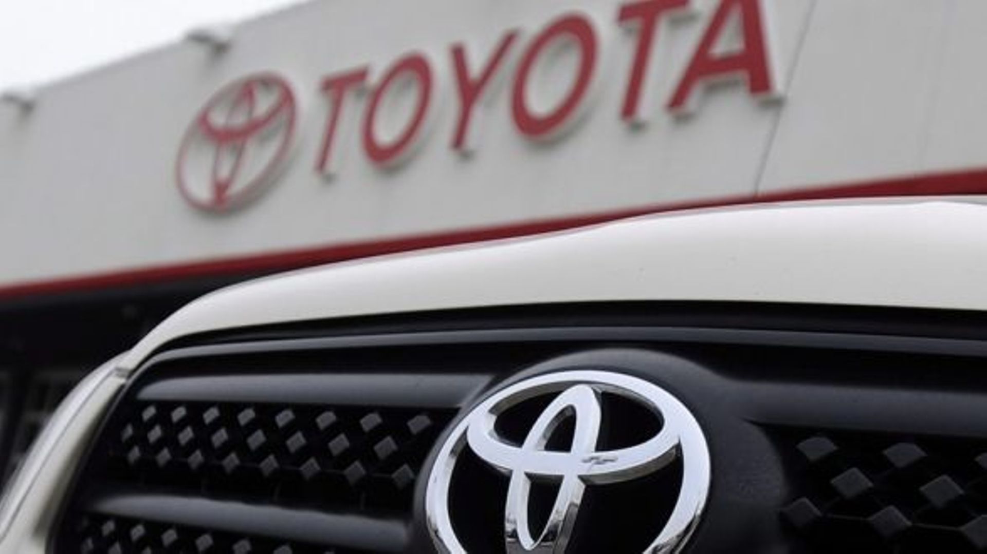 Toyota отзывает более 900 тысяч автомобилей